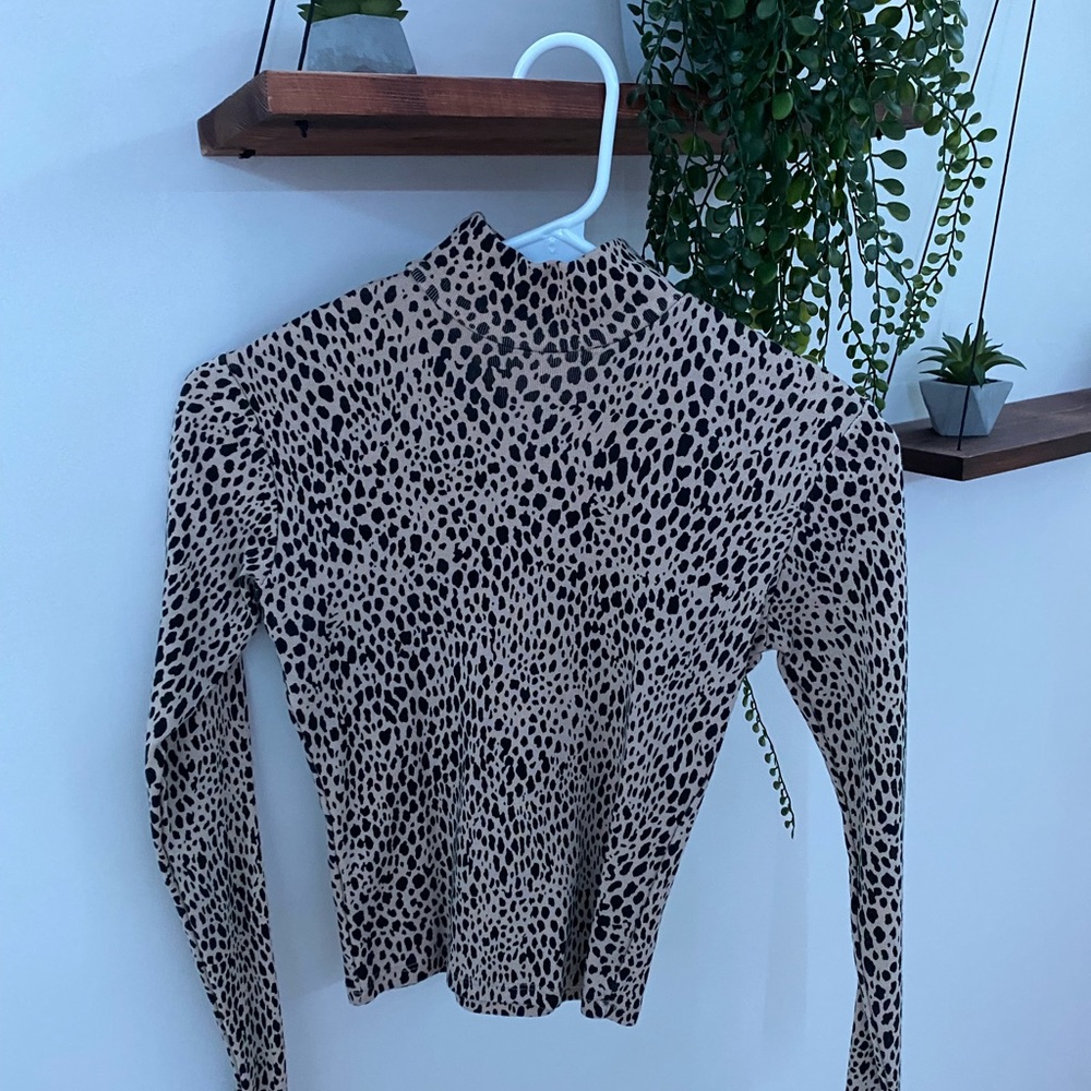 *RARE* Brandy Melville Cheetah Turtleneck
